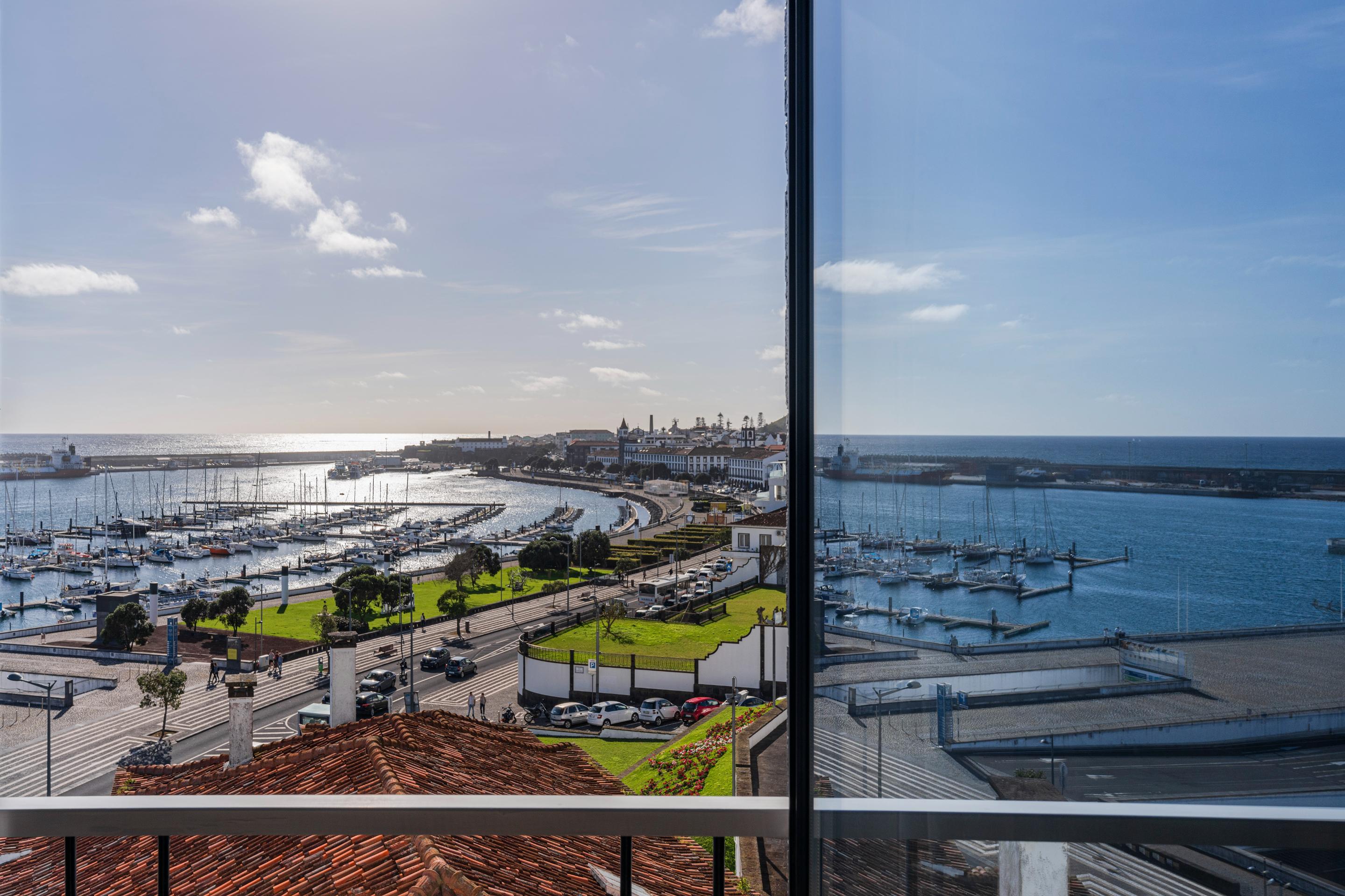 فندق هوتل أكوريس أتلانتيكو Ponta Delgada المظهر الخارجي الصورة View of the Marina from the 10th floor of the Marina Tower