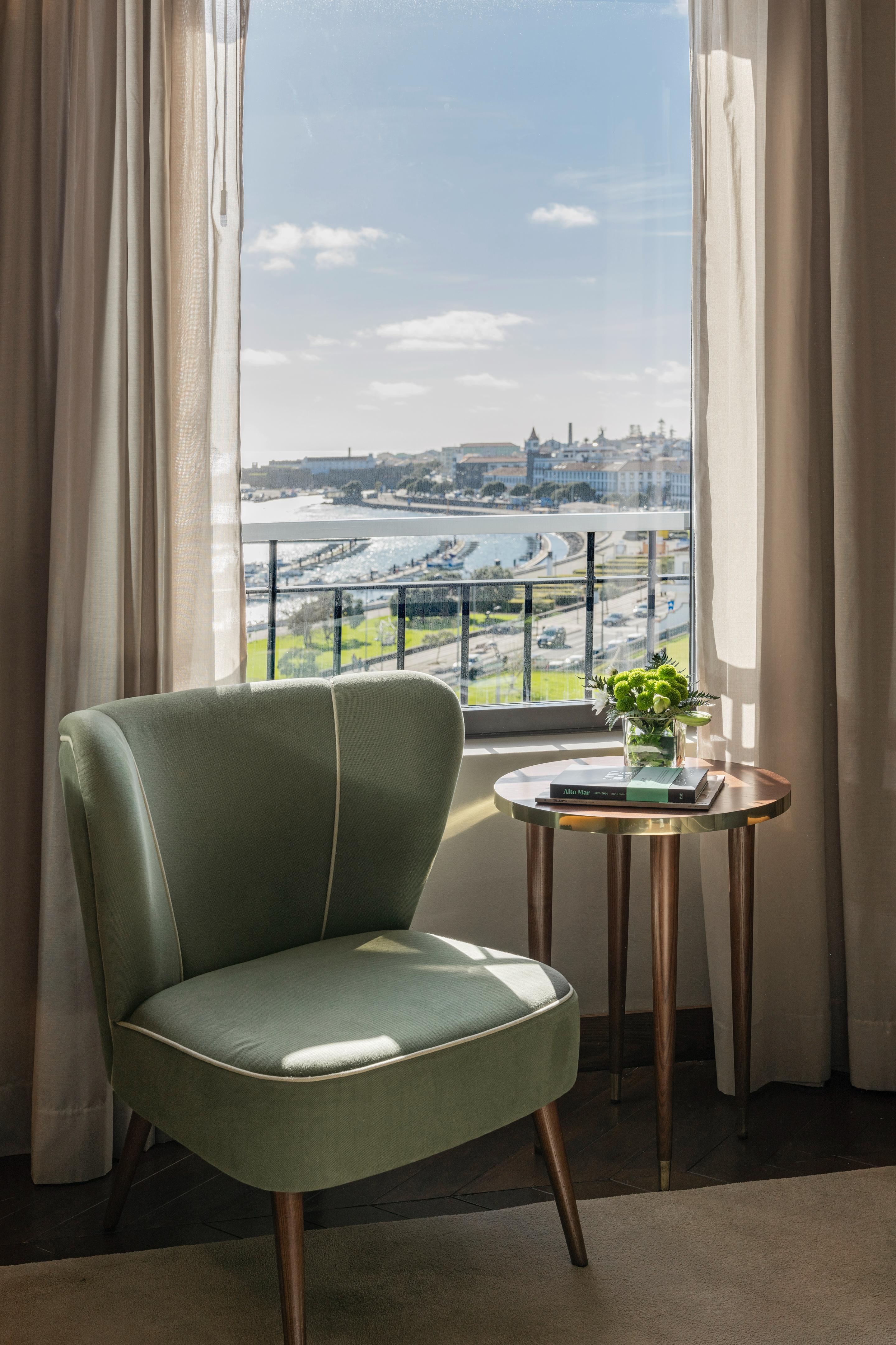 فندق هوتل أكوريس أتلانتيكو Ponta Delgada المظهر الخارجي الصورة View from a guest room