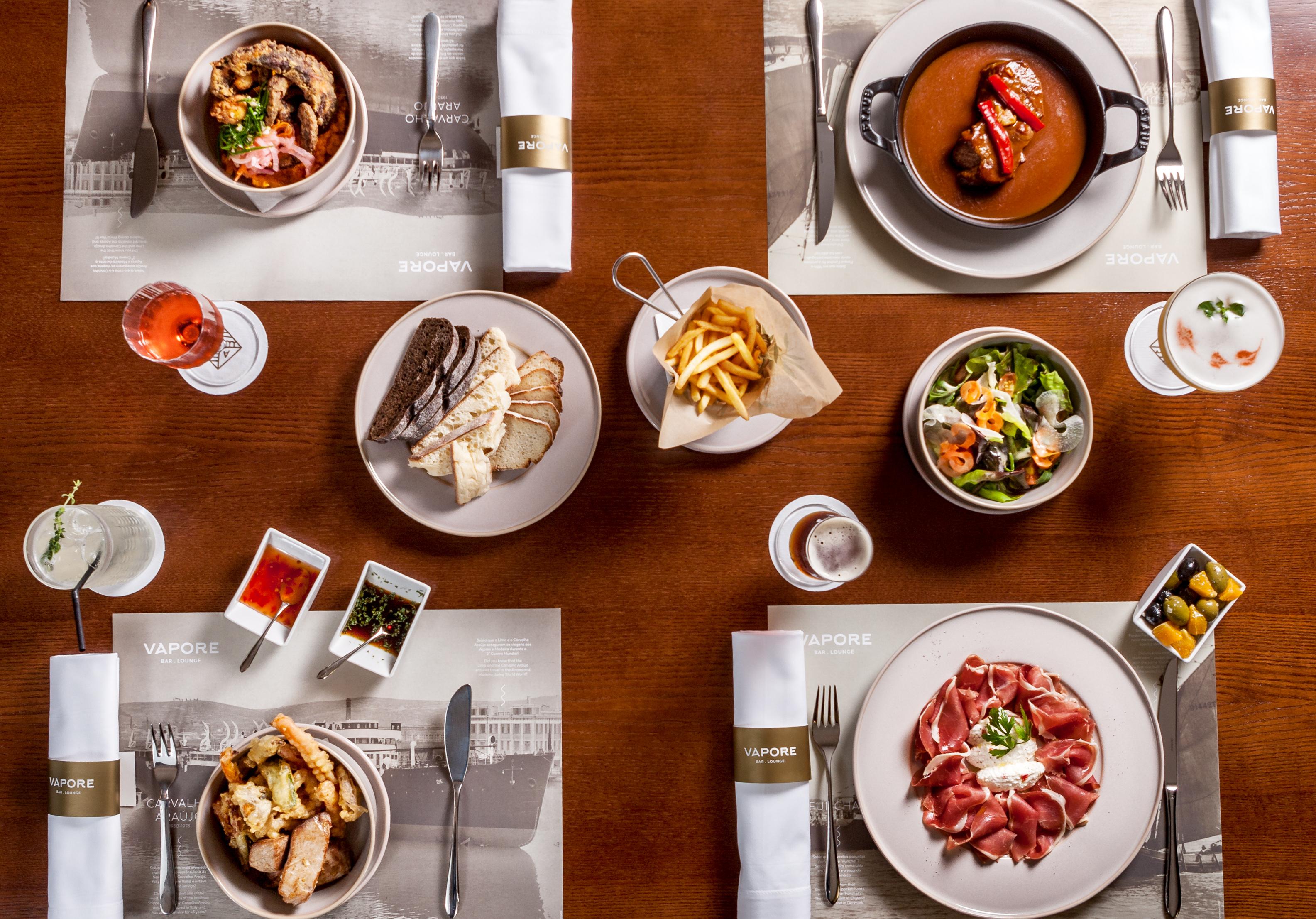 فندق هوتل أكوريس أتلانتيكو Ponta Delgada المظهر الخارجي الصورة A selection of dishes from the menu