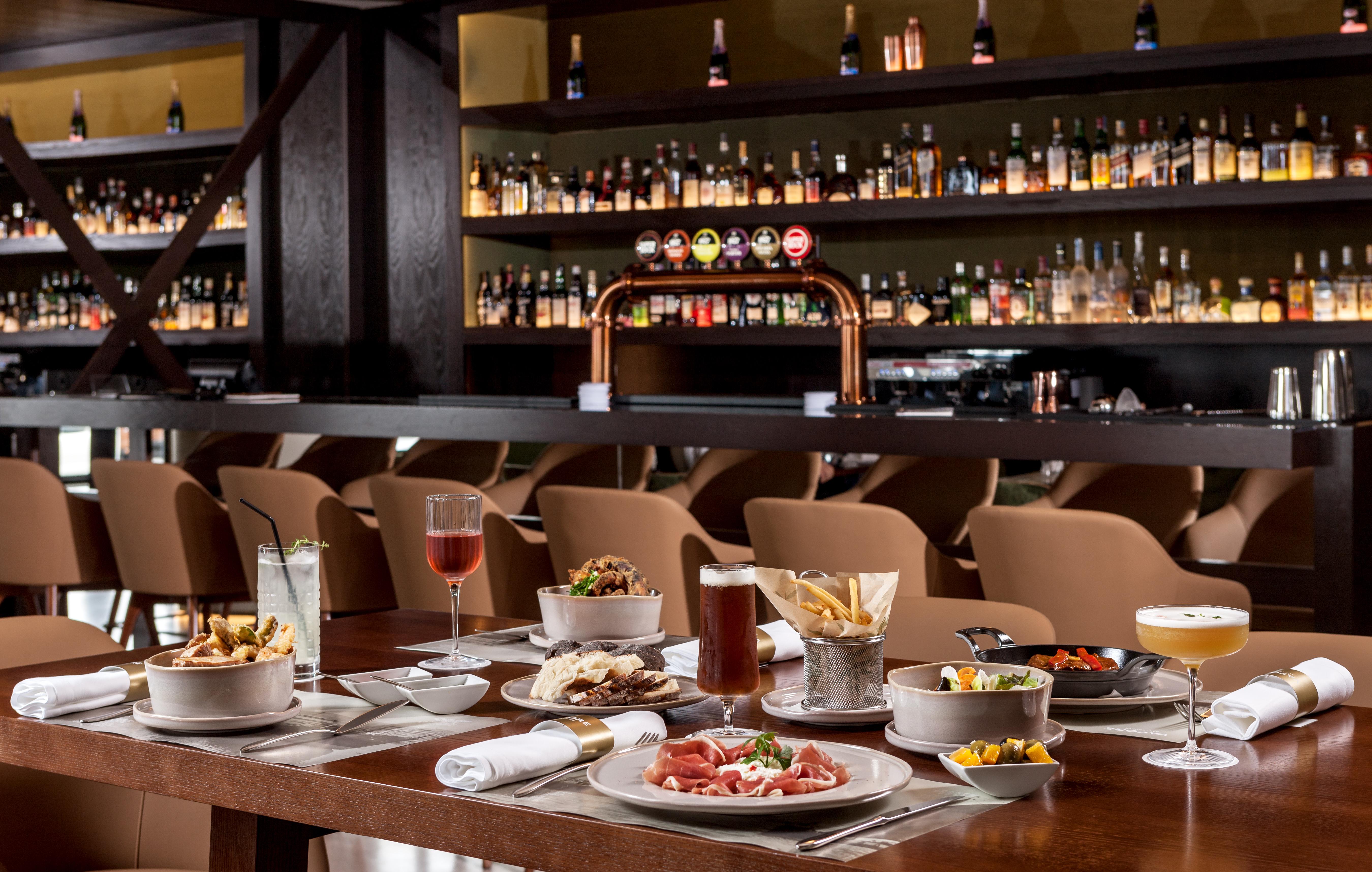 فندق هوتل أكوريس أتلانتيكو Ponta Delgada المظهر الخارجي الصورة The bar at the hotel