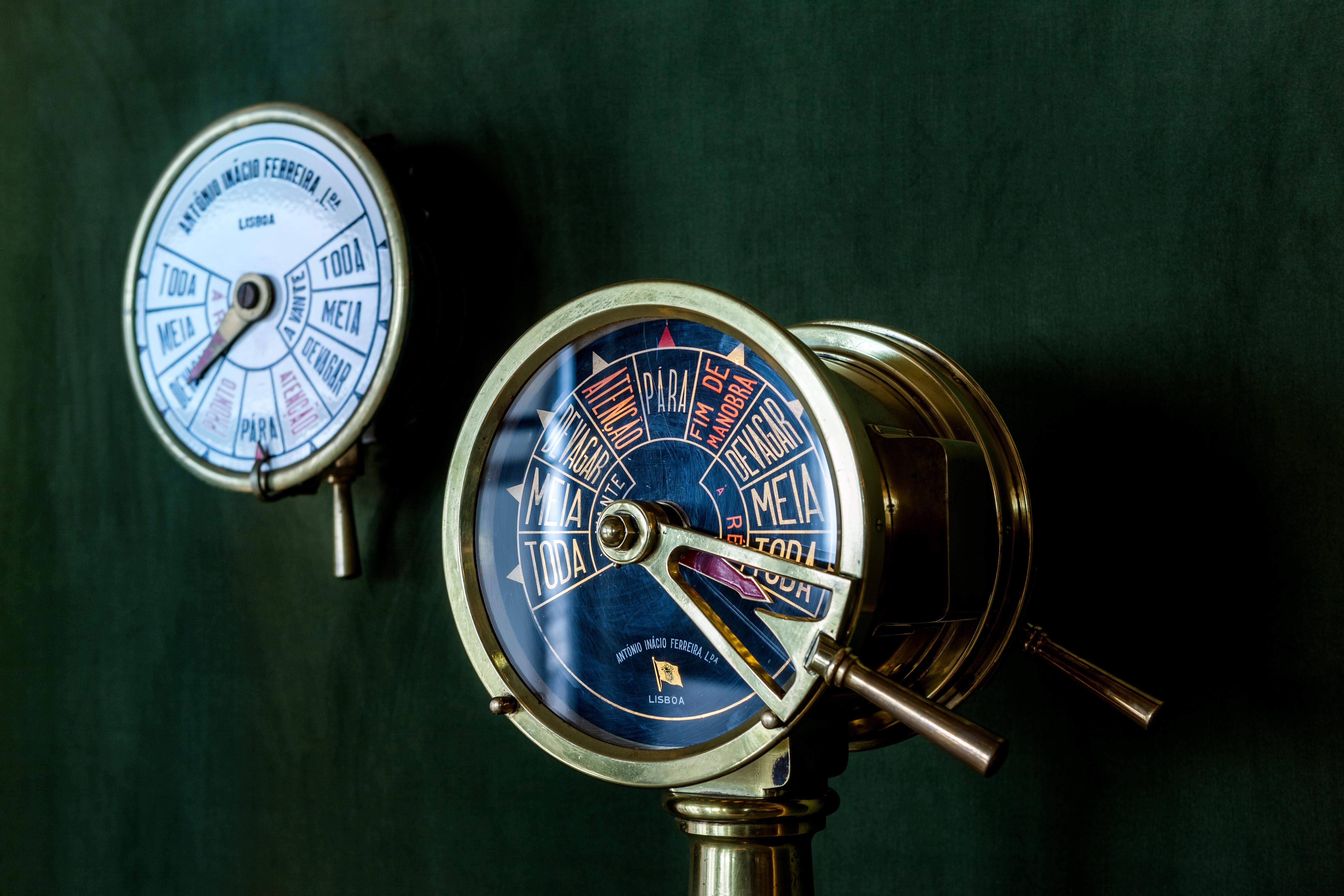 فندق هوتل أكوريس أتلانتيكو Ponta Delgada المظهر الخارجي الصورة A pressure gauge