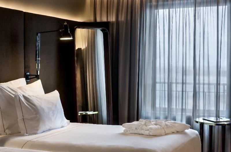 فندق هوتل أكوريس أتلانتيكو Ponta Delgada الغرفة الصورة A room at the hotel